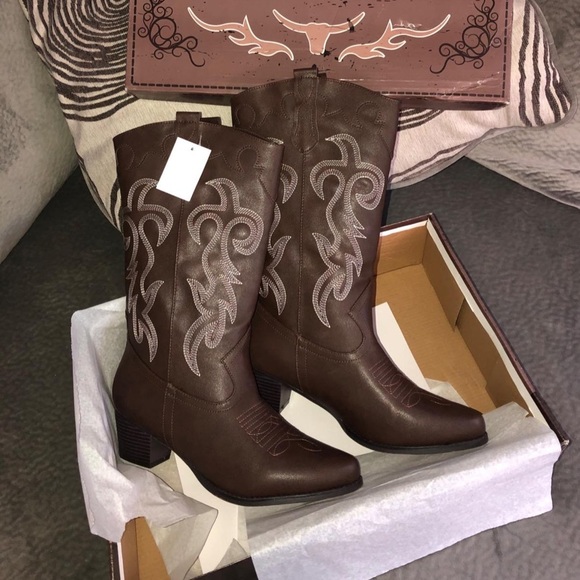 Shoes - Classic Embroidered Western Rodeo Cowboy Boots